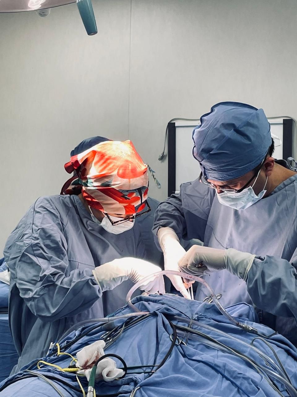 Dr. Serrano en quirófano